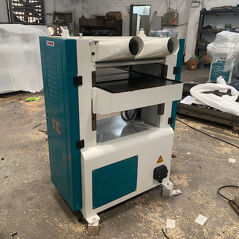 Dispositivo per la lavorazione del legno a tensione personalizzata