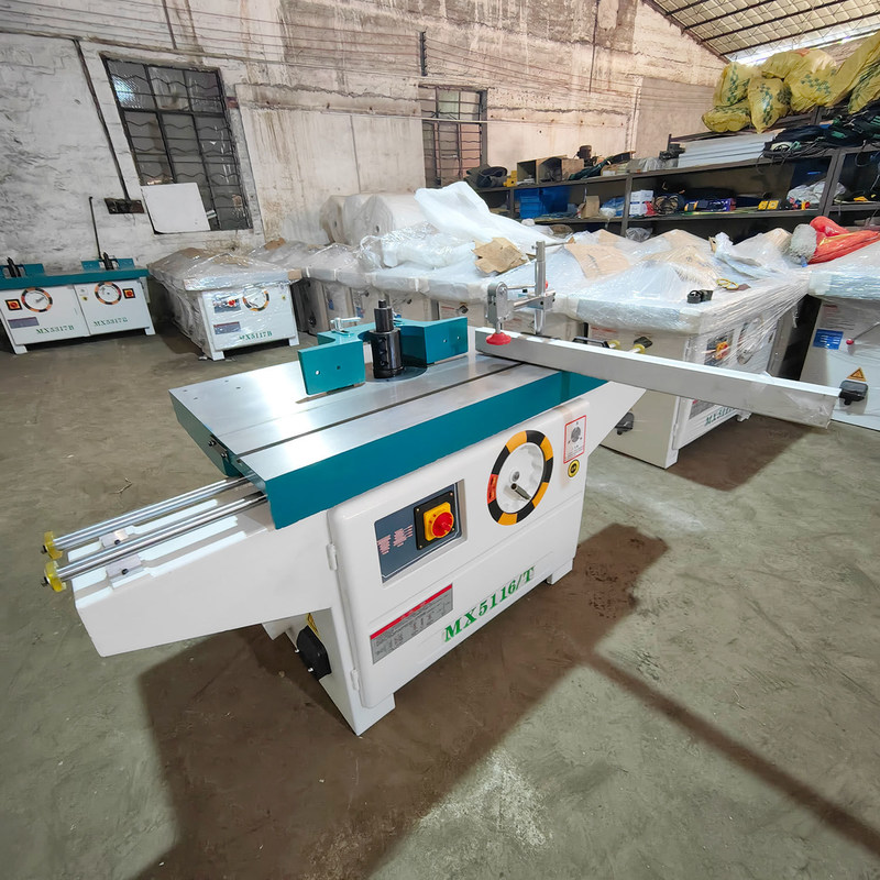 Macchina per modellare il legno a asse singolo con tavolo scorrevole automatico e larghezza di lavoro massima di 800 mm